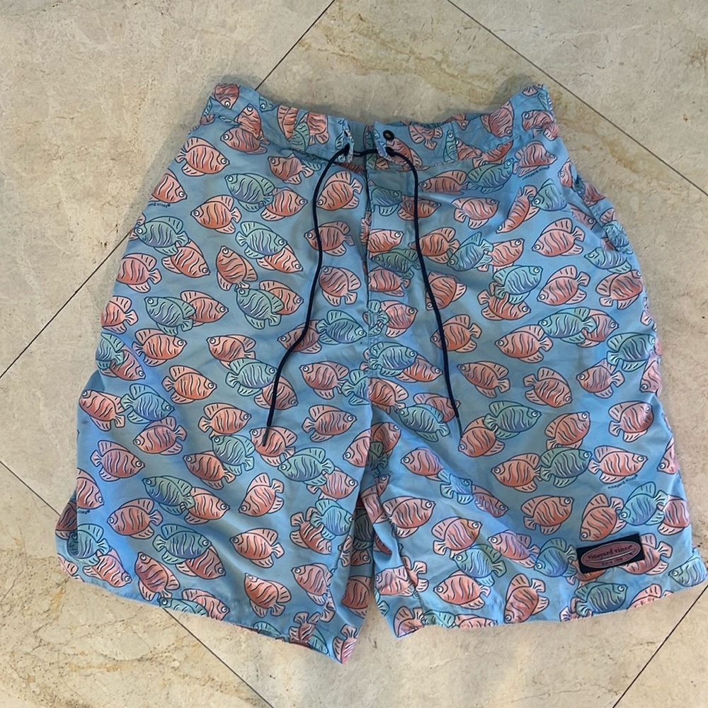 Men’s Vintage Vineyard Vines Swim Trunks. Blue/Pink Fish Pattern size M.